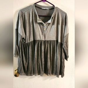 EUC Two toned grey top by Ces Femme